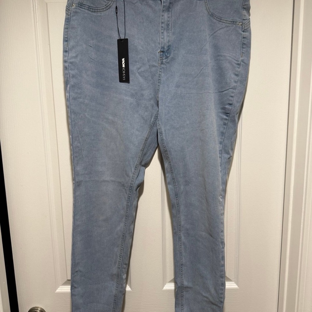 Fashion Nova High Rise Booty Lift Jeans